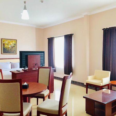 Hotel Tosan Solo Baru Grogol Екстер'єр фото