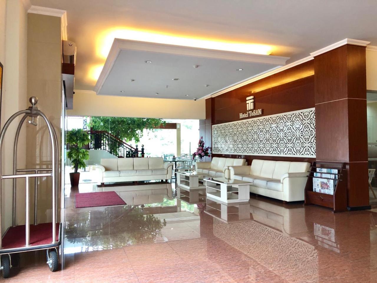 Hotel Tosan Solo Baru Grogol Екстер'єр фото