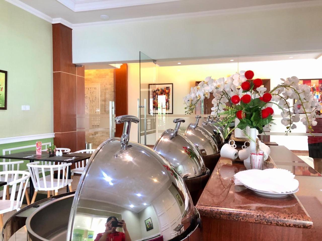Hotel Tosan Solo Baru Grogol Екстер'єр фото