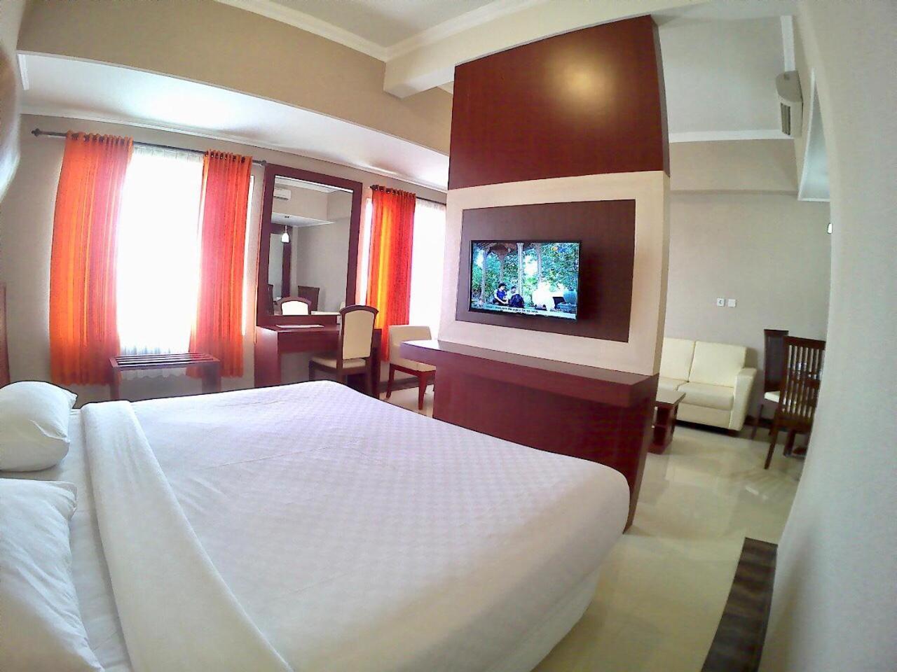 Hotel Tosan Solo Baru Grogol Екстер'єр фото